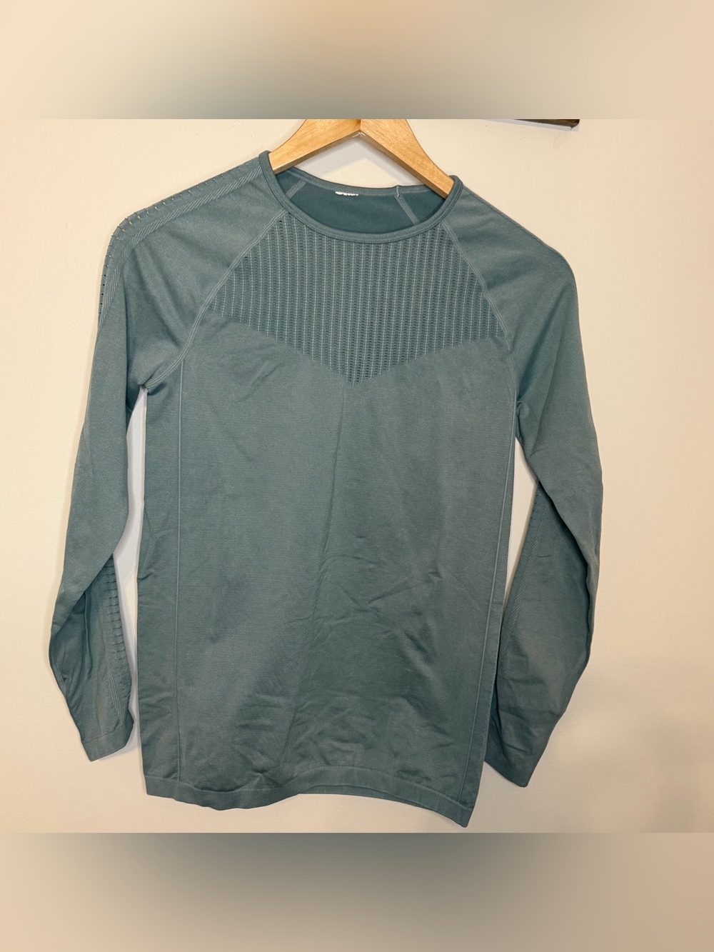 Fabletics Women’s Green Seamless Mesh‎ Long Sleeve Activewear Top XS/S